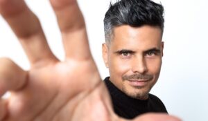 Jeremías estrena «Lo que me das» y debuta en el #1 de la cartelera balada del Récord Report