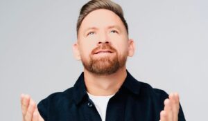 El cantante Jhoey Zambrano obtiene el tercer puesto en el concurso “Buscando Adoradores 2024”