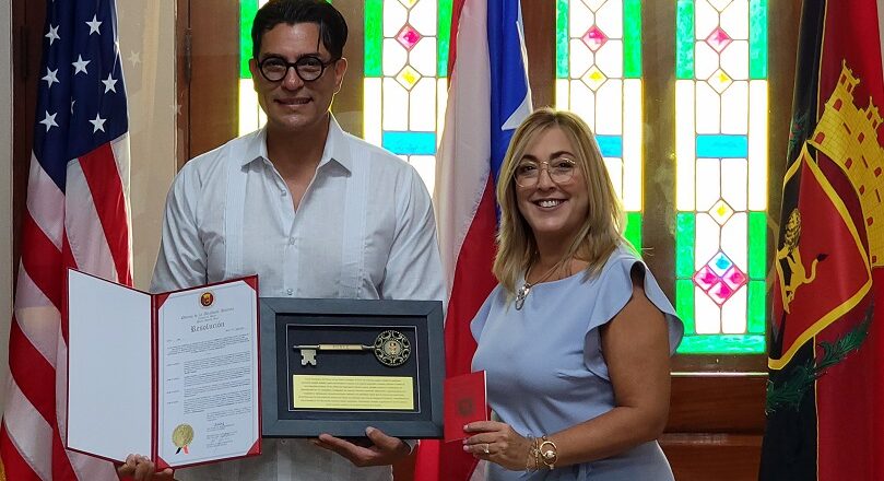 Joseph Amado recibe ‘La Llave de la ciudad de Ponce’