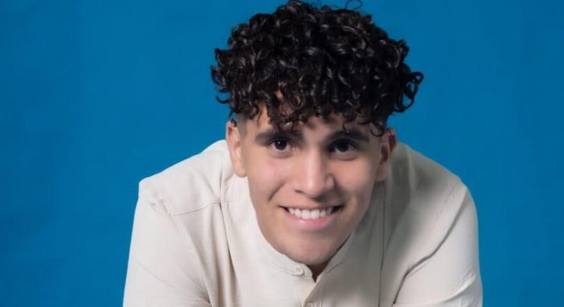 Josue Miguel el talentoso joven nos regala “Jesús es la luz” promocional