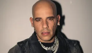 Kendo Kaponi regresa ocho años después con “Apocalipto”, el álbum que convierte su etapa más oscura en un nuevo comienzo
