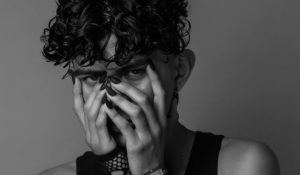 Lil boi promociona su nuevo beat titulado FLYING (DYING)