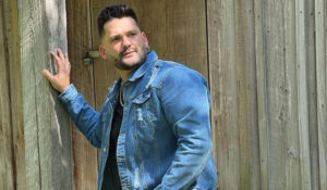 «Mujeriego Fui” es el éxito más reciente del cantante venezolano LUIFER CACHAZO