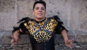 NÉSTOR FLY: UN ÍCONO CONTROVERTIDO Y APASIONADO DE LA COMUNIDAD LGBT