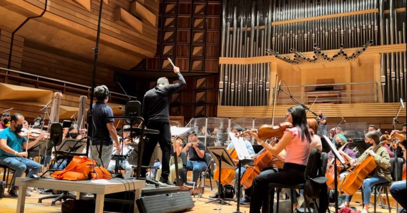 “Ganar el Grammy representa un compromiso inmenso con mi país y con El Sistema” Afirma el director de orquestas venezolano Ollantay Velásquez