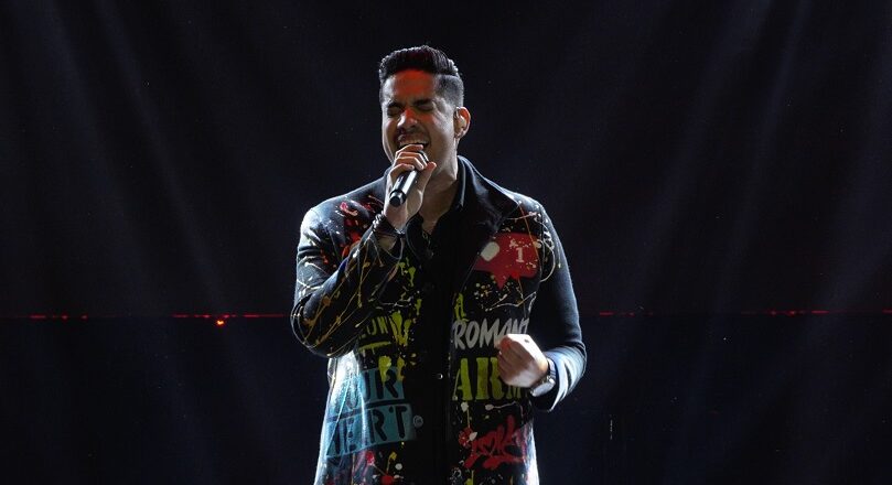 BEET ACOSTA saca la artillería romántica en un inolvidable concierto 