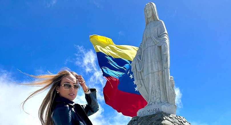 Verónica Weffer: La vlogger venezolana que recorre el mundo y celebra haber llegado a cien países