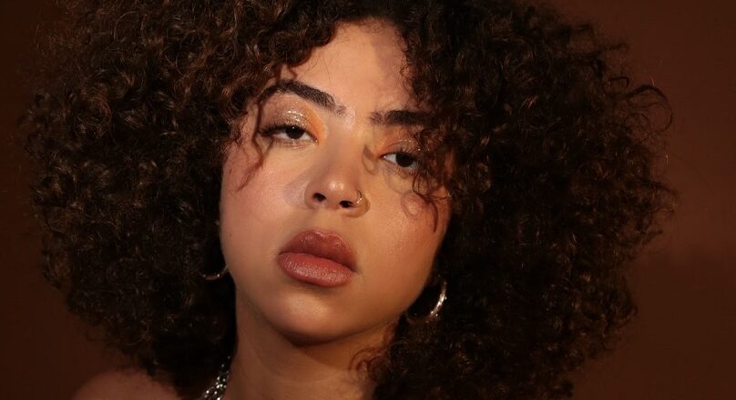 Paola Guanche lanza dos nuevos sencillos: «Loop» y «Amnesia de ti»