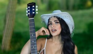 Gaby Cárdenas está llevando la Cumbia a lo más alto en Estados Unidos