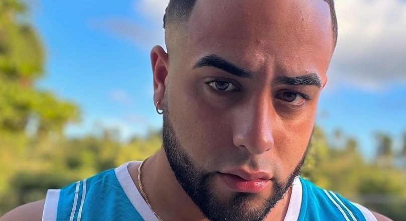 Ralphy Dreamz cambia de look con su bachata «Si Esta Botella Hablara»