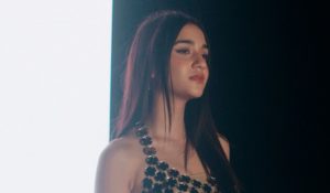 Rania C Music promueve el empoderamiento femenino con “Pasarela”