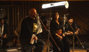 Residente y Amal Murkus unen voces en “Bajo los escombros” para apoyar al pueblo palestino