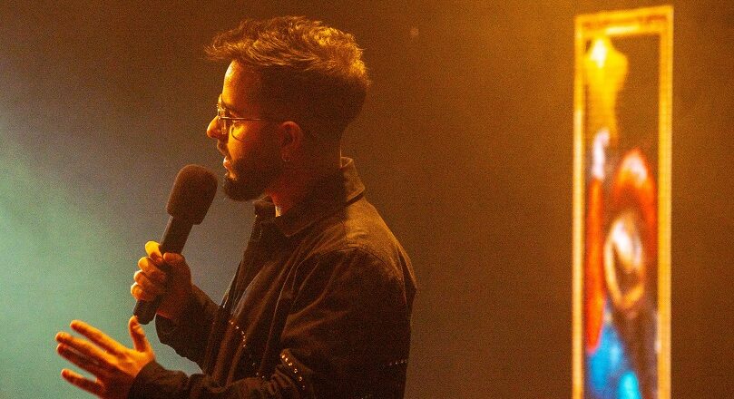 Michel Gallero inició su residencia en Escena 8 a casa llena