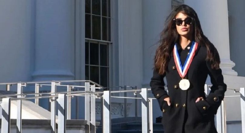 Michell Roxana galardonada en la Casa Blanca por Biden