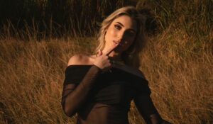 Sophia Talamas presentó su esperado sencillo debut “Funeral”