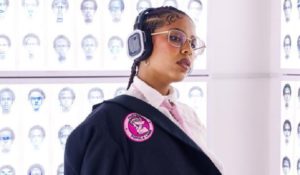 Tokischa causa furor tras su llegada sorpresa a la Feria Internacional del Libro en su país natal