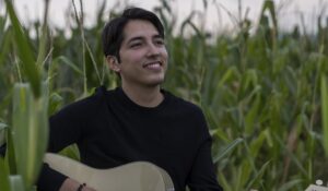 El cantautor de los elotes: Ulises Máiz y su viaje inpsirador en el mundo de la música