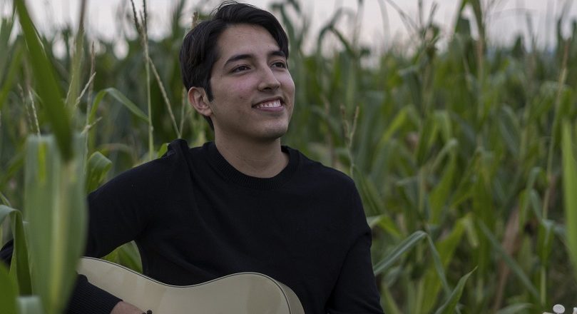 El cantautor de los elotes: Ulises Máiz y su viaje inpsirador en el mundo de la música