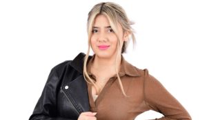 “Trazando Luces en la Navidad Gamer: Ely Bells, la Guía Apasionada de Free Fire”