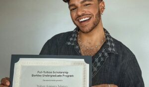 Yohan recibe beca de estudio en Berklee College of Music