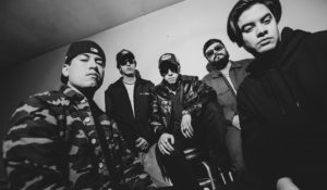 Zenturia muestra en “Bésame” su estilo con lo retro y emocional de una canción pop