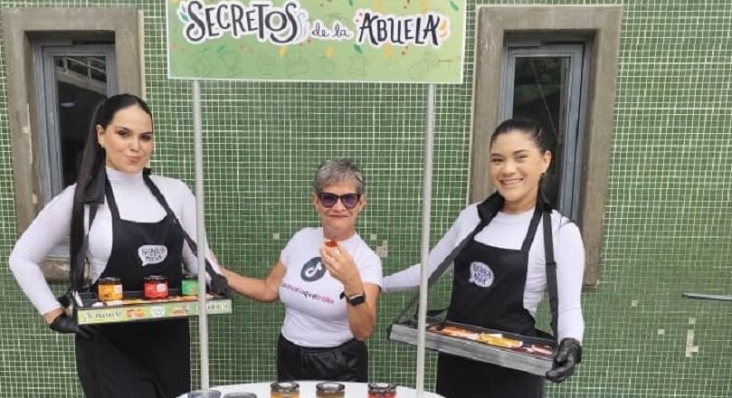 Más de 150 abuelos participaron en clase de danza fitness y yoga en Chacao