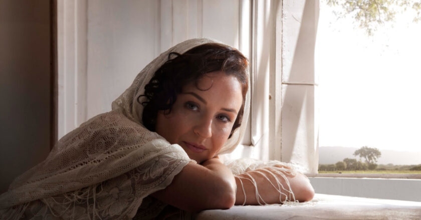 La artista luso-venezolana Andrea Imaginario presenta ‘¿Qué es el amor?’