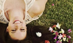 Angie Beiner estrena su nuevo sencillo pop-latino con sonidos tropicales “Date”