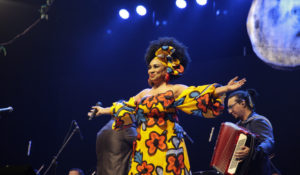 Aymée Nuviola brilla junto a Tierra Adentro en Paraguay