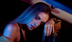 Las relaciones a distancia inspiran el más reciente tema de Katherine Coll