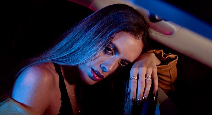 Las relaciones a distancia inspiran el más reciente tema de Katherine Coll