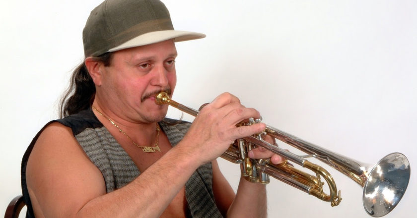 David Cedeño y su orquesta presentan «Merry Christmas Darling»