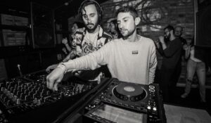 Retro Future: un DeLorean Musical junto a Time Pilots