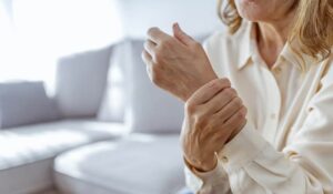 Médico Venezolano lanza Innovador Medicamento para Aliviar Dolencias Articulares: CARTINEW