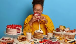 Excesos navideños podrían repercutir en la vesícula