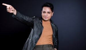 Fehr Rivas canta al amor sincero en la era de la conexión superficial con su arriesgado lanzamiento al estrenar ‘Te Quiero…