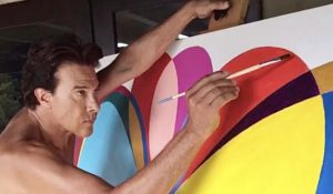 Fernando Allende ícono mundial del entretenimiento continúa su carrera en ascenso como extraordinario y cotizado pintor