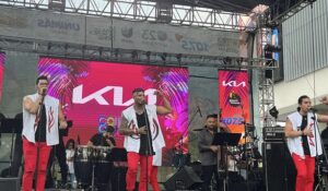 Éxito Total: Los Adolescentes Orquesta Brillan en el Festival de la Calle 8