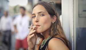 Especialistas advierten: Fumar debilita defensas contra la neumonía