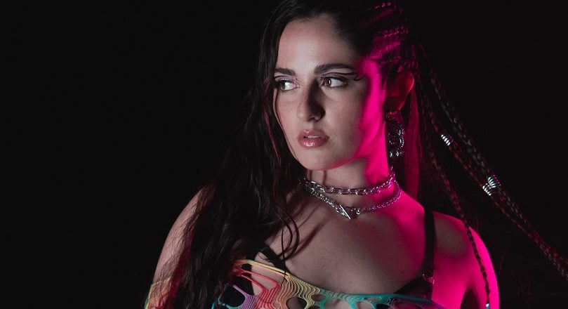 Caluu C presenta su nuevo hit «El Ascensor»