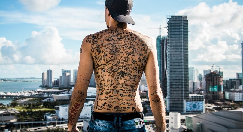 Funky Matas hace historia al dejarse tatuar por un Mono