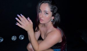 Caluu C incendia el escenario con su último single «Perreosa»