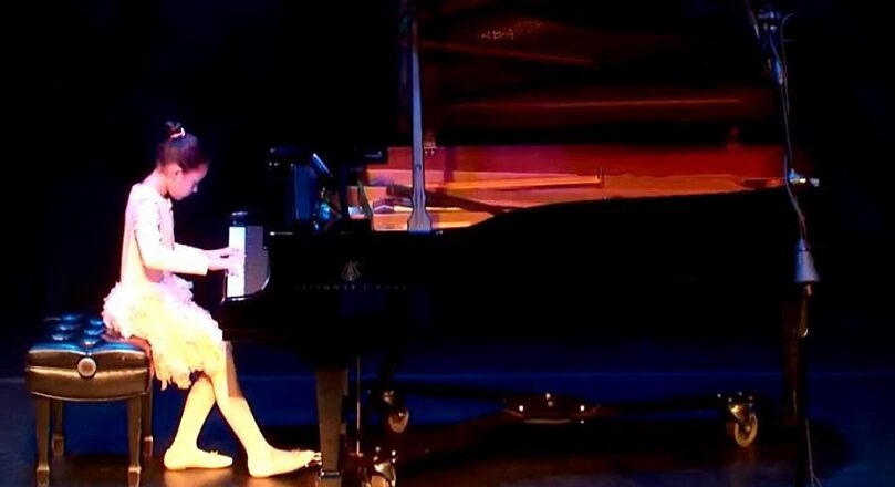 Isabella Castro de 8 años interpretó una composición de su papá en el Kennedy Center