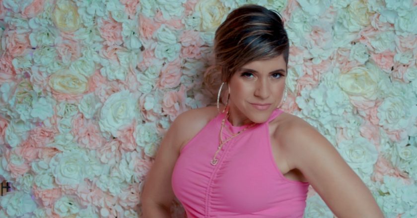 Izis sorprende con su nueva salsa «Esa Mujer»