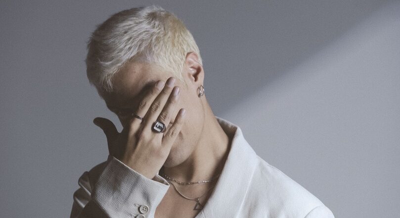 Juandy, la nueva voz de la salsa colombiana, presenta «Mas Na» y se une a ‘Vive la Salsa 2024’