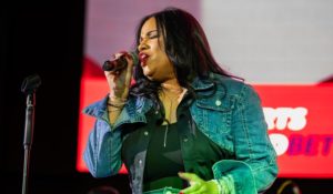 Judy Santos se presenta a casa llena en la ciudad de New York