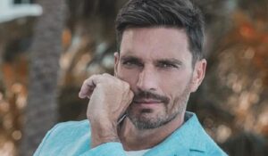 Julián Gil apoya la educación financiera en ‘Latino Wall Street 2024’