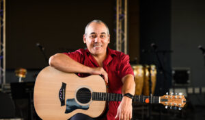 Kiki Valera lanza su nueva producción musical “Vacilón Santiaguero”