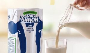 La leche UHT ofrece una alternativa conveniente y segura para la nutrición diaria