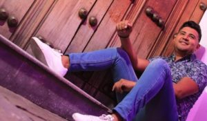 LEO GONZÁLEZ NOS REGALA LO MEJOR DE LA SALSA ROMÁNTICA